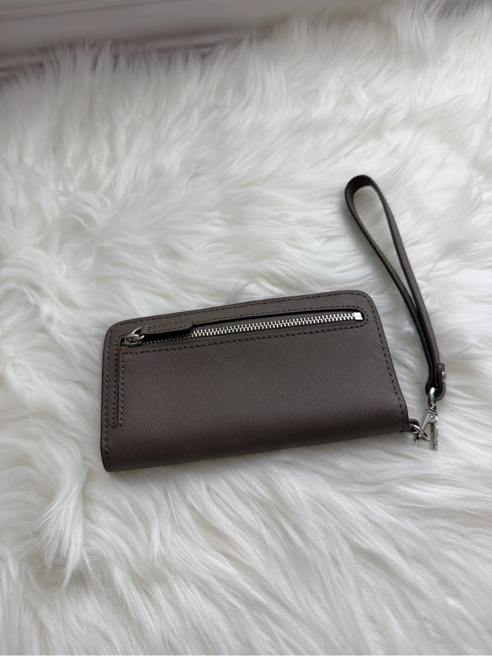 Michael Kors Jet Set Travel Slim Tech Phone Wristlet - Picture 2 of 5